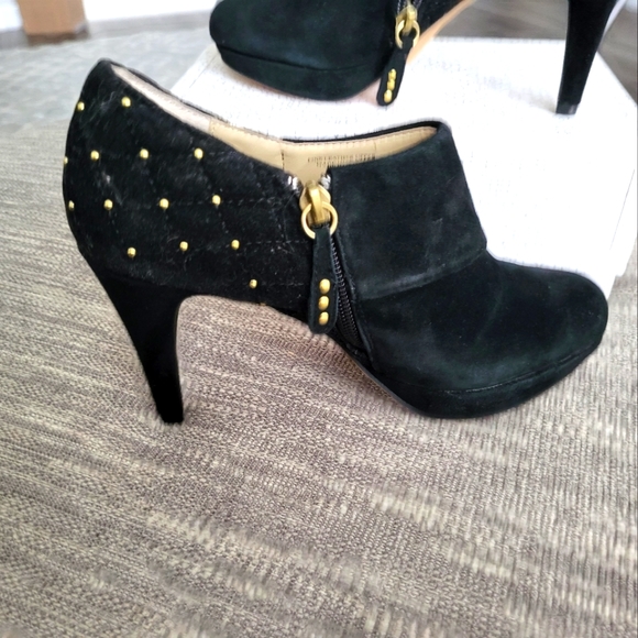 Adrieene Vittadini Black Suede Gold Studded Booties 5 1/2 - Picture 4 of 8